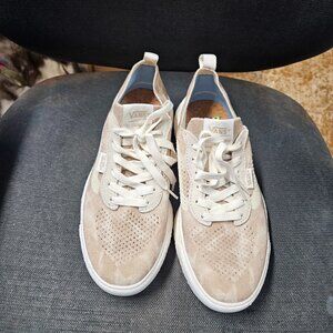 Vans Ultra Range VR3 Cush Men 7 Women 8.5 Tan /White